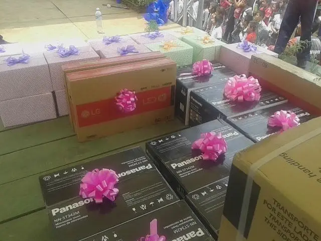 Celebración del Día de la Madre en Fraijanes. Los regalos para la rifa fueron adquiridos en Cemaco y Distelsa.