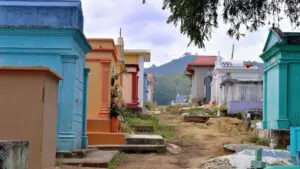 Las municipalidades contrataron servicios de manera directa para remozar los cementerios municipales. (Foto: Guatemala.com)