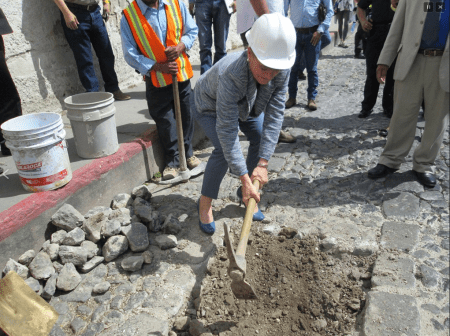 La alcaldesa Susana Asensio dio por inaugurados los trabajos el 7 de febrero. Foto Municipalidad de Antigua Guatemala.