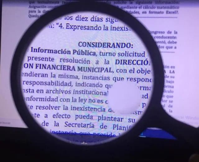 El magistrado de conciencia cita a Ojoconmipisto como “una iniciativa periodística que promueve la transparencia y la lucha contra la corrupción, fiscaliza el uso de fondos municipales 