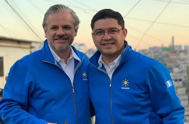 La campaña la realizan por las noches, son 19 aspirantes a una curul en el Legislativo y el Parlacen.