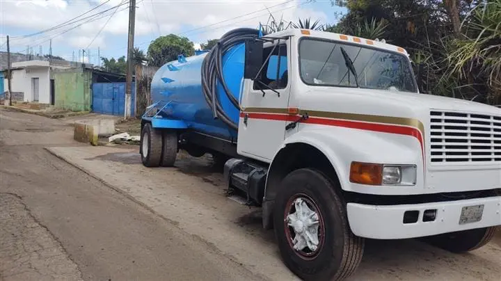 Cada pipa de agua deberá contar con capacidad para 2 mil 500 galones.