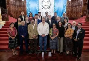 En esta herramienta encontrarás quiénes son los gobernadores de los 22 departamentos, más una reseña de su experiencia previa a ocupar el cargo. 