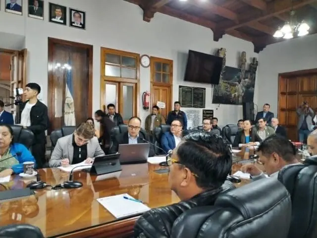 El alcalde Juan Fernando López será investigado por la tala de más de 60 árboles, ordenó la Sala Quinta de Apelaciones. También regresó a los tres concejales de oposición de SBX a participar en las sesiones.