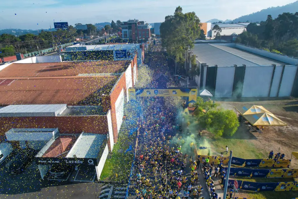 Las máquinas de humo y confeti estuvieron a cargo de Rafael Sebastián Castro Herrera. Foto: Sebastián Siero.