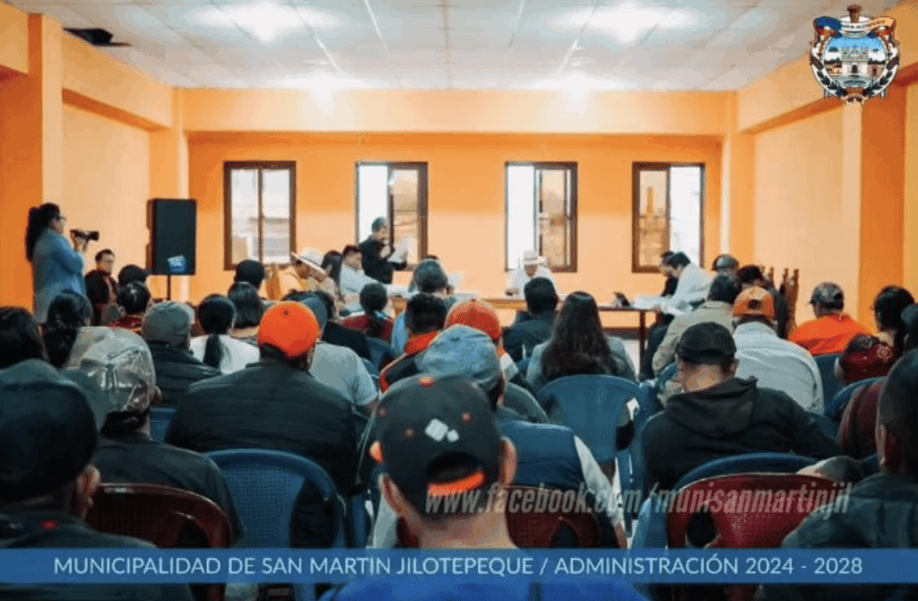 A la sesión del concejo municipal del 31 de mayo asistieron varios vecinos de las comunidades de San Martín Jilotepeque.