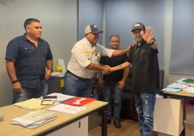 Guastatoya le dio posesión a Byron Orellana, extraditado a Estados Unidos, de vuelta a el país. El TSE indica que la comuna tiene autonomía para realizarlo.