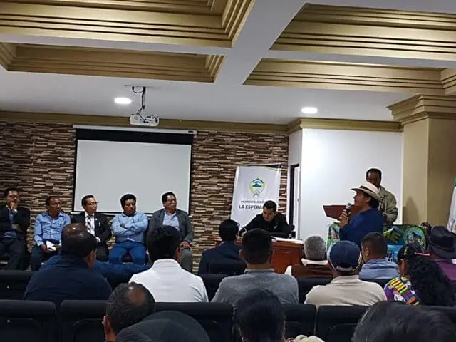 Durante la presentación de los resultados de una auditoria social, vecinos advirtieron a su corporación municipal que vigilarán el gasto público. 