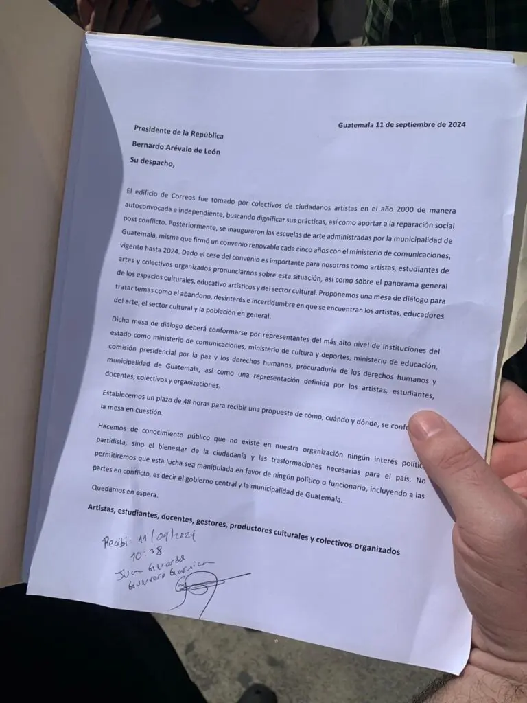 Carta dirigida al presidente Bernárdo Arévalo firmada de recibido por el secretario general de la Presidencia. Créditos: Jimena Porres.