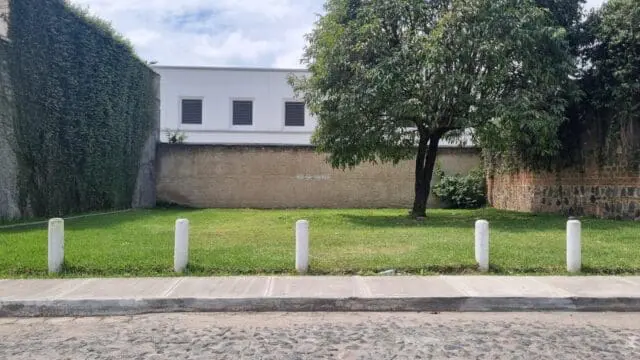 Se trata de un lote para área verde sobre la carretera hacia ciudad vieja, cuyo comprador fue el gerente operativo municipal del anterior alcalde, Víctor Hugo del Pozo Coronado.