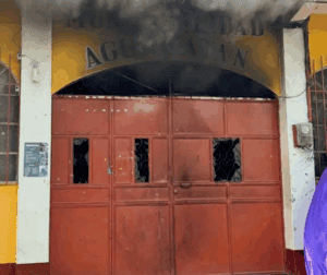 Comerciantes desalojados del mercado contaban con un local que empleaban de bodega. Los inconformes, incendiaron el edificio municipal, la subestación de la PNC y la oficina de la PMT.