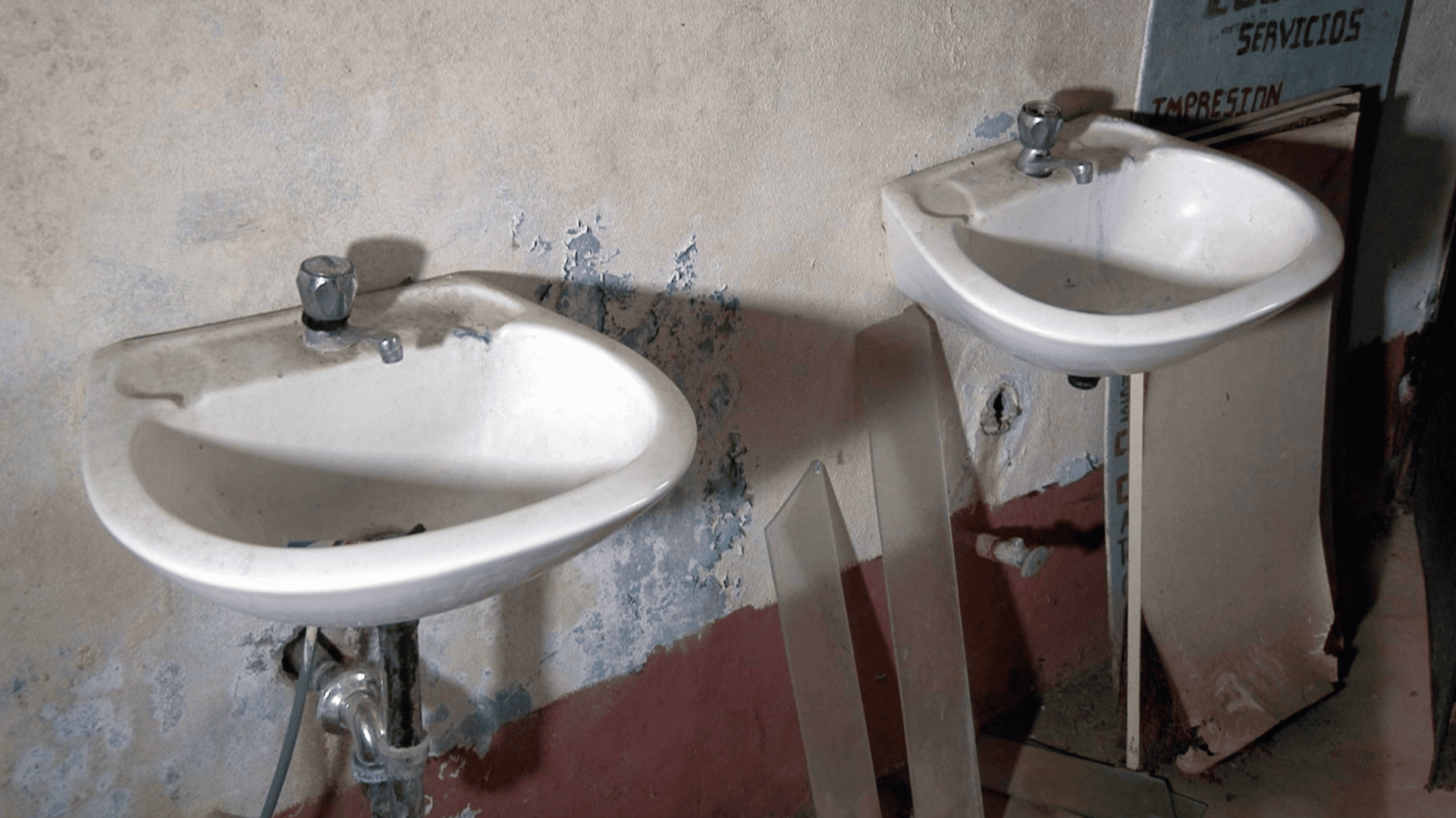 Reparación de servicios sanitarios en Proyecto educativo Luban Awanceruni, Barrio Nevago. Livingston, Izabal.