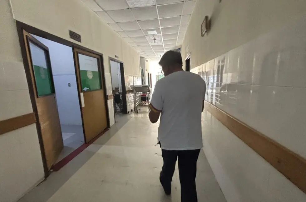Pacientes del Hospital de El Progreso, Guastatoya, denunciaron haber sufrido agresiones sexuales por parte del médico Ernesto Rivas Castellanos, mientras este las atendía en consulta. Foto: Christian Gutiérrez