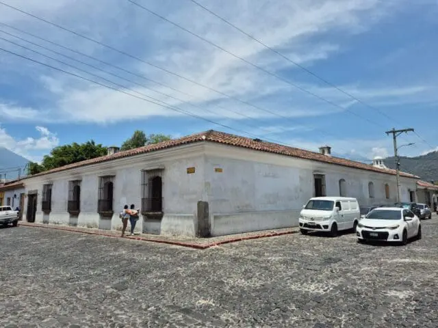 “La Casa Noble” como llaman donde funcionó desde 2018 la Fiscalía de Distrito de La Antigua Guatemala, le será devuelta a Alejandro Sinibaldi. La propiedad le había sido extinta por un caso de corrupción. Foto: archivo Ojoconmipisto.