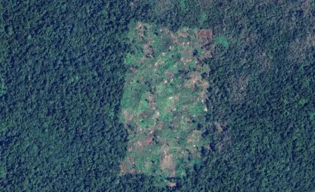 Las fotografías muestran asentamientos humanos dentro del Parque Nacional Laguna de Lachuá. También incendios forestales los cuales se temen sean provocados.