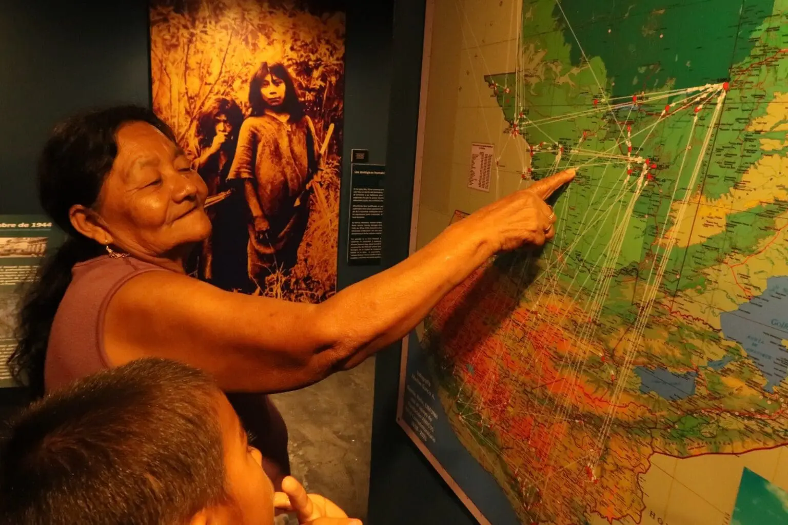 A 38 kilómetros de Santa Elena, Petén, está el museo que sin vitrinas muestra una parte de la historia de Guatemala. Un lugar donde se pregunta y se vive la experiencia.