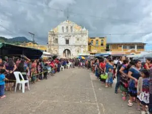 Al cierre de esta nota, otra 213 casas presentan daños leves y 153 moderados. El dato cubre el 75 % del área afectada. Hay 3 mil 389 personas afectadas en Santa María de Jesús.