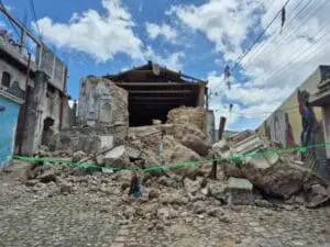 Sin energía eléctrica no pueden operar los pozos de agua para surtir a los vecinos de Santa María de Jesús, Sacatepéquez. La única gasolinera ahí quedó desabastecida. Tampoco hay paso.
