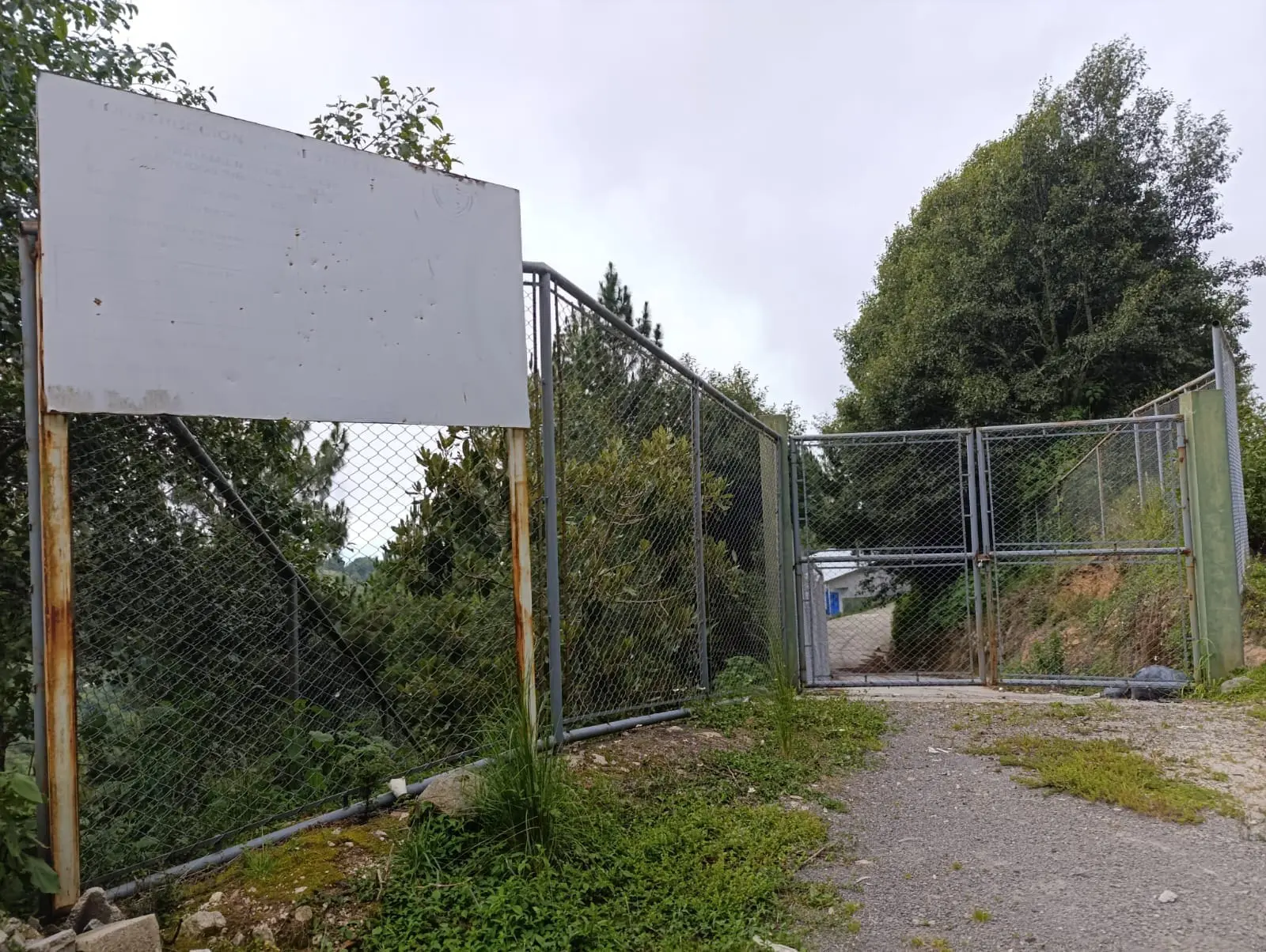 La planta de tratamiento funciona dos días por semana, martes y viernes, y para ello se requiere la mano de obra de empleados municipales. Tuvo un costo de Q2.4 millones que se pagó con fondos del IVA-Paz.