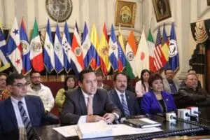 Juez ordena a la municipalidad de Quetzaltenango a pagar Q700.4 millones que debe al INDE. El alcalde y su concejo refieren que no existe comprobante de deuda, y que la orden del juez no está en firme. 