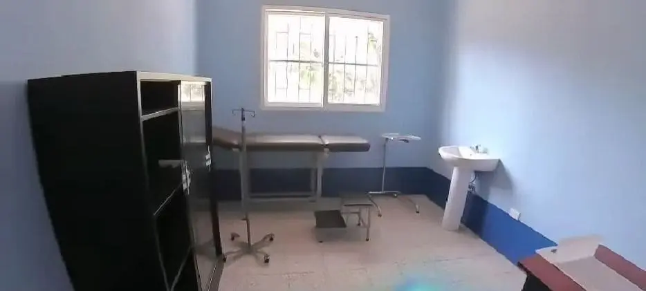 El centro cuenta con mobiliario y equipo médico para comenzar a funcionar. Foto: municipalidad de Santa Catalina La Tinta.