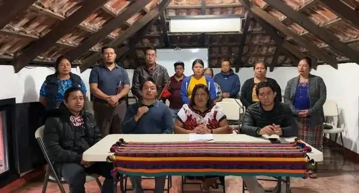 Representantes de los Consejos Comunitarios de San Lucas Tolimán durante la conferencia de prensa ofrecida el lunes por la noche. Foto: Noticias Tolimán Oficial.