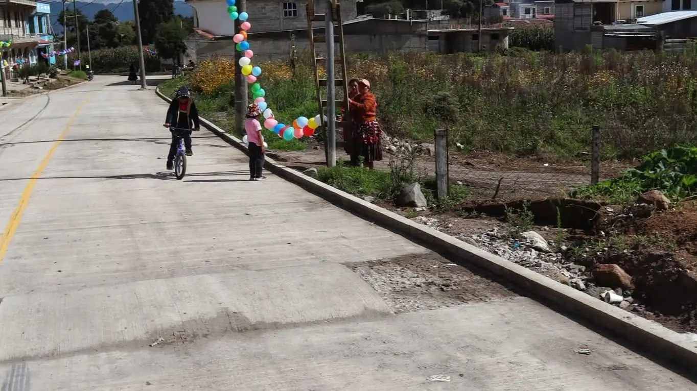 La construcción de 7 mil metros lineales de camino favorecerá comercializar su productor y la movilidad de las personas. Foto: Mirna Alvarado.