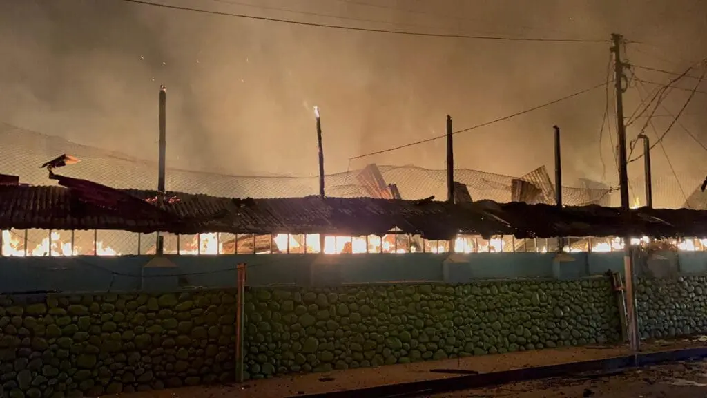 El mercado municipal de San Pablo tenía 85 años. En 2024 se registró el primer incendio que consumió la mitad del mismo. Foto: archivo Ojoconmipisto.