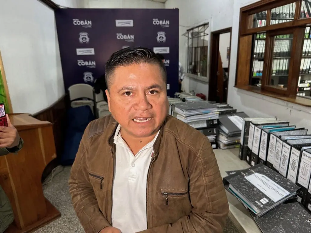 A través de TikTok mantienen la discusión del alcalde de Cobán y el dipustado por Alta Verapaz, ambos electos por el partido Victoria. Foto: Eduardo Sam.