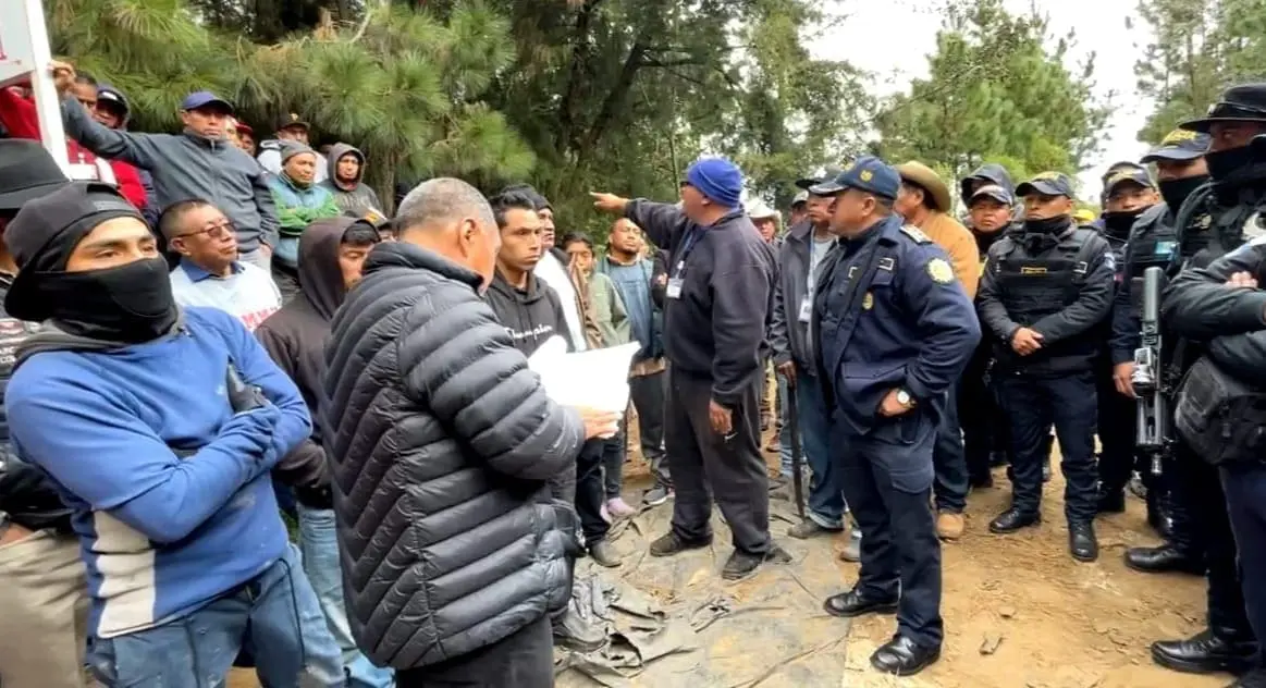 Vecinos de varias aldeas temen que sus manantiales se contaminen al instalar la Planta de Tratamiento de desechos y Relleno Sanitario en San Francisco La Unión, Quetzaltenango.