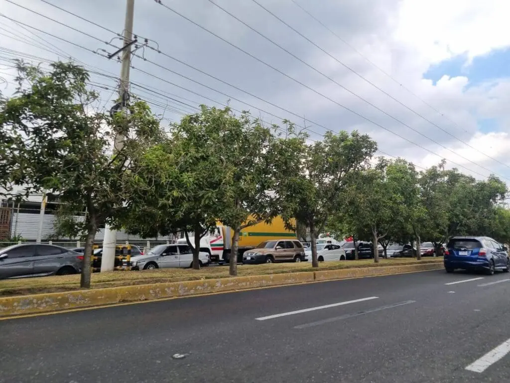 Según registros de la SAT hay en el departamento de Guatemala 200 mil vehículos más circulando en 2026. Foto: Alcaldía Auxiliar zona 21.