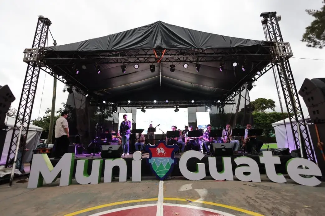 Durante los años electorales, la empresa RN Sound, S.A. que organiza conciertos obtiene los mejores contratos de la municipalidad de Guatemala.