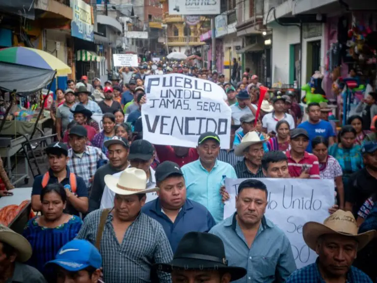 Vecinos de Santiago Atitlán rechazan el regreso del jefe edil, Francisco Coché. Recordó que las manifestaciones están prohibidas debido al estado de Sitio. Agente de la PNC ya se encuentran en el lugar.