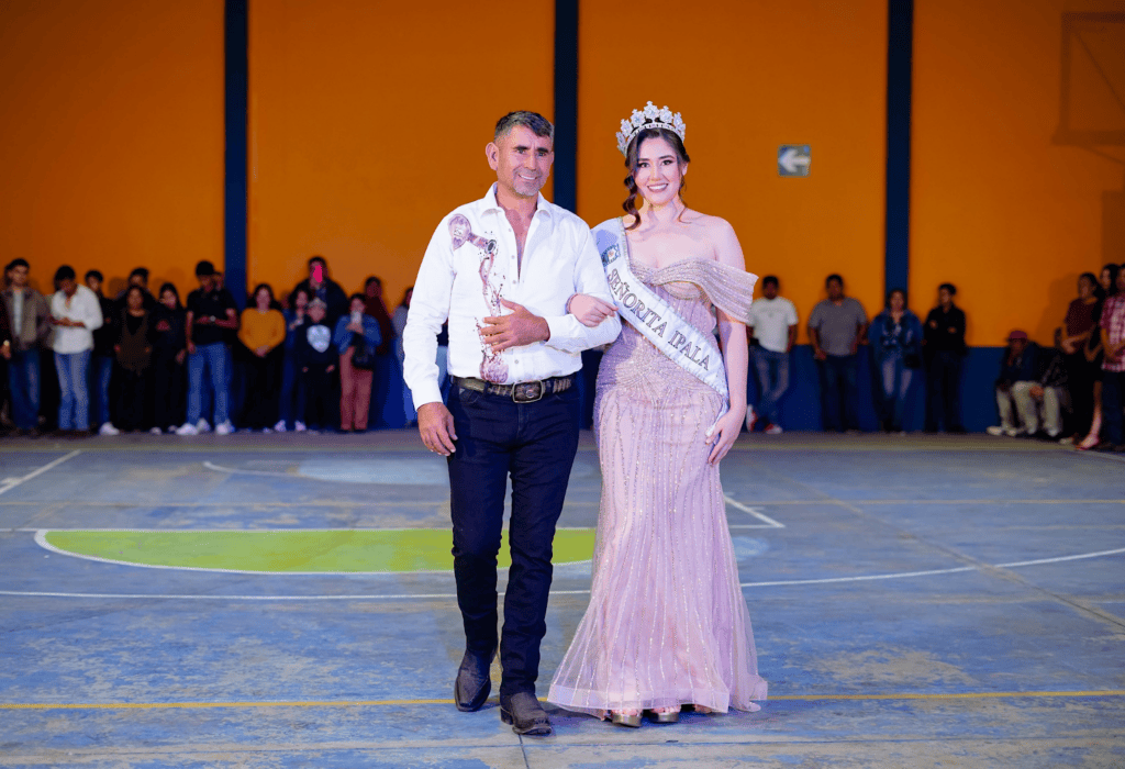 El diputado asistió con su hija a la velada de investidura de la municipalidad de Ipala. Foto: Redes Esduin Javier.