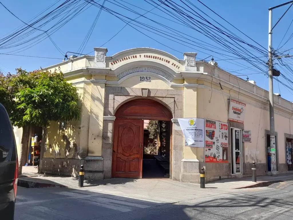 Este es el Mercado Municipal de Salcajá construído en 1932 y restaurado en 2011. Foto: Mirja Alvarado.