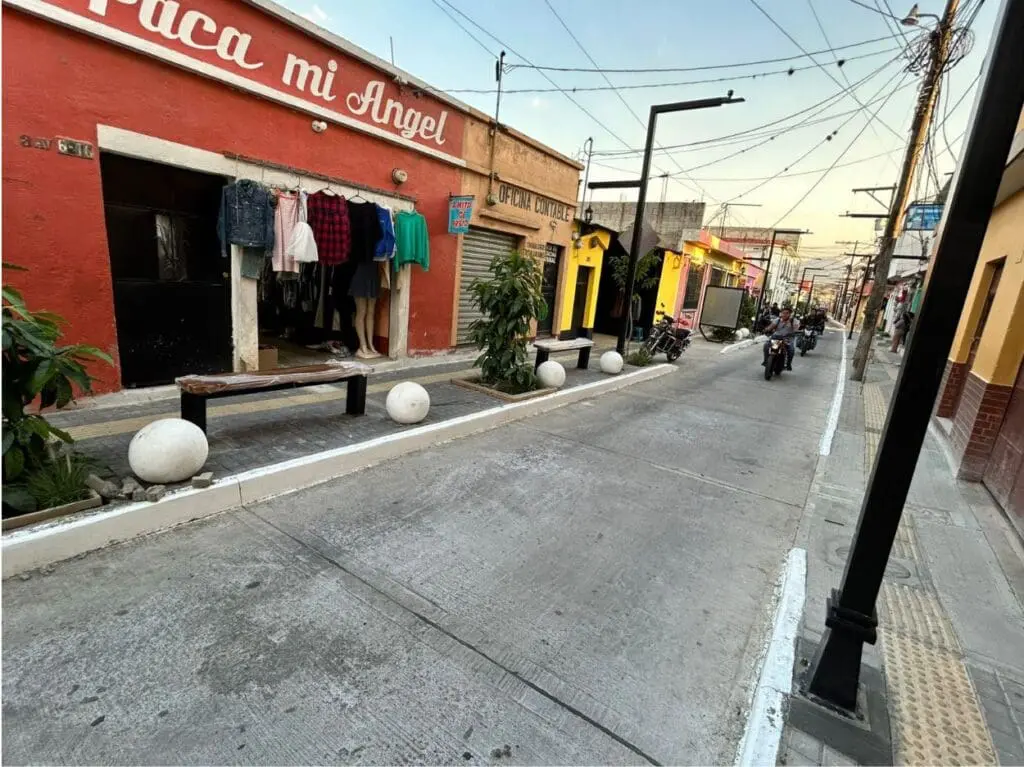 Proyecto "Reposición da la 3a. avenida, entre la 10a. y 5a. calle". Fotografía tomada el 17 de abril de 2026. Foto: Ojoconmipisto.