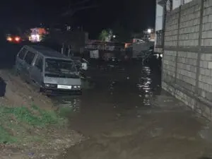 Las intensas lluvias del domingo 3 de mayo provocaron el desborde de ríos en la cabecera de Totonicapán. El saldo preliminar incluye viviendas inundadas, calles anegadas y diversos accidentes viales.