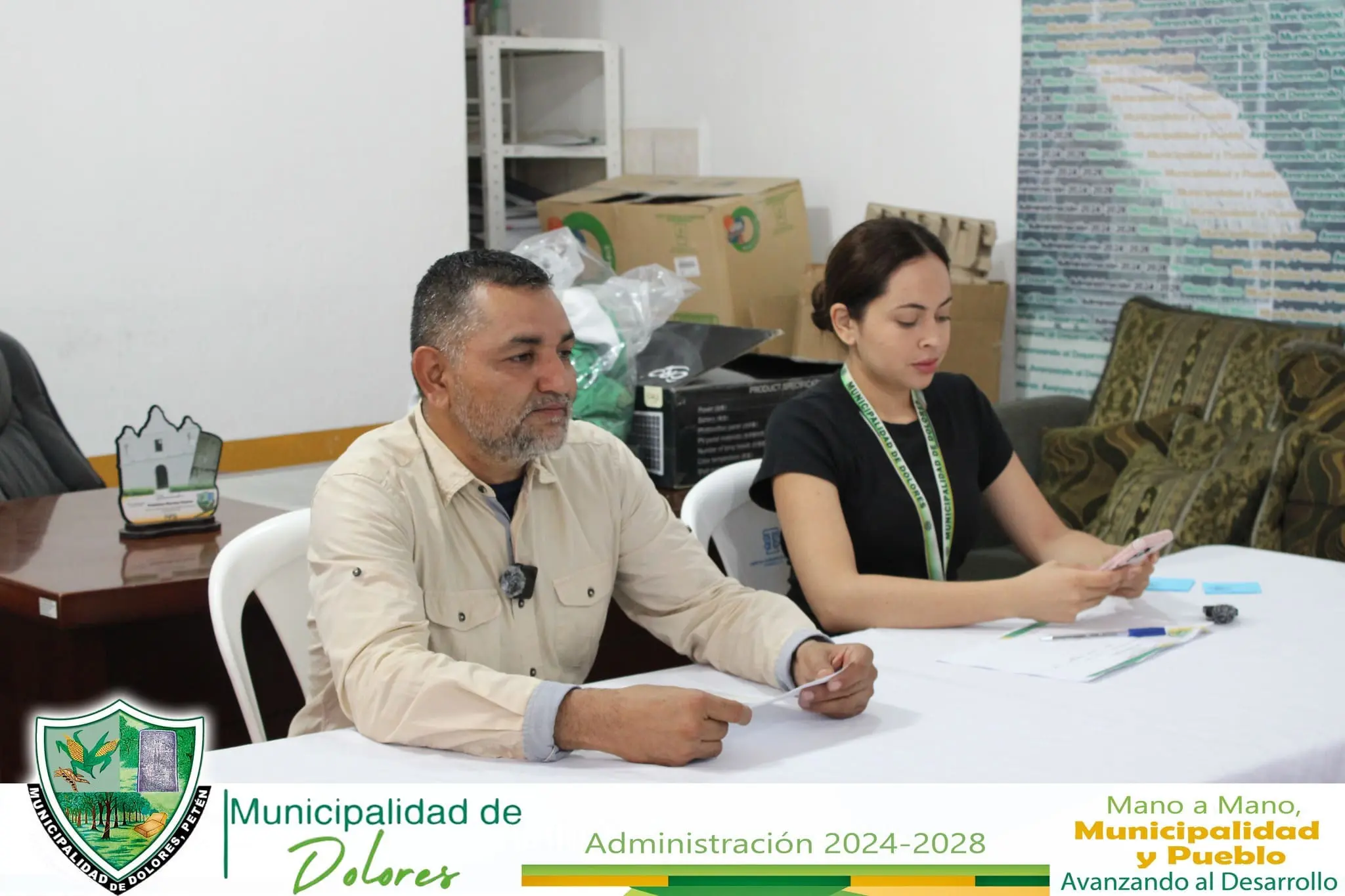La municipalidad de Dolores, Petén, proporciona los salarios de todo el personal, pero deja en blanco lo que corresponde al concejo, síndicos y concejales.