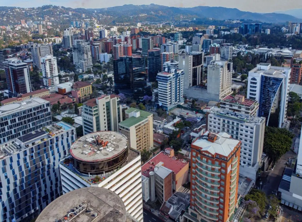 A pesar del auge de apartamentos en el país, el sector constructor mantiene el sismorresistencia tradicional. Solo un proyecto habitacional cuenta con tecnología avanzada de amortiguación.