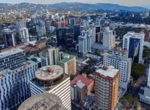 A pesar del auge de apartamentos en el país, el sector constructor mantiene el sismorresistencia tradicional. Solo un proyecto habitacional cuenta con tecnología avanzada de amortiguación.