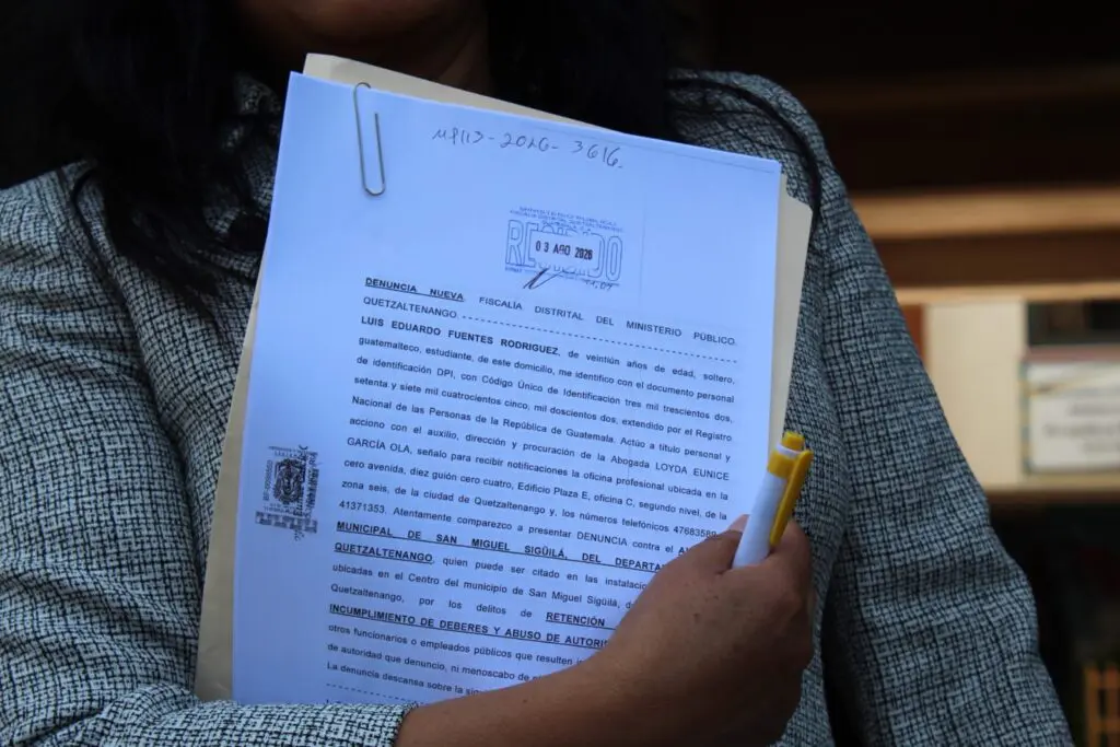 La abogada Loida García presentó la denuncia (expediente 2026-3616) contra el alcalde de San Miguel Sigüilá. Foto: Mirna Alvarado.