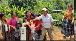 La comunidad Chiquigüital de Santa Cruz Verapaz no tiene servicio de energía eléctrica. Precisamente, el pozo que surtirá de agua a 54 familias operará con energía solar.