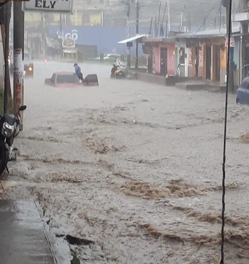 Adjudicó por tres años el mantenimiento del sistema de drenajes, ríos, zanjones y bóvedas a Constructora Santos, único oferente. Quetzaltenango la contrata desde 2017.