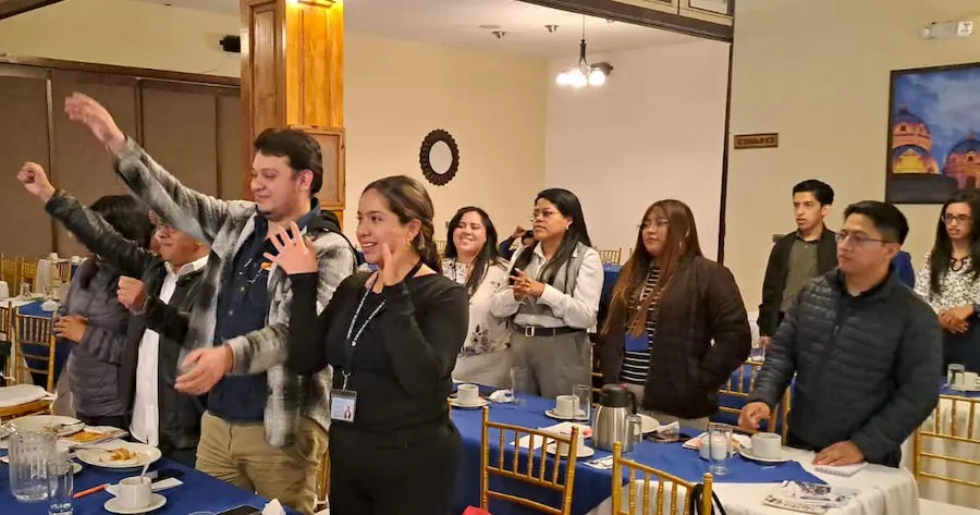 El Tribunal Supremo Electoral (TSE) realizó en Quetzaltenango una jornada de formación cívico-electoral con jóvenes de 14 a 30 años para motivar su participación en el proceso electoral 2027.