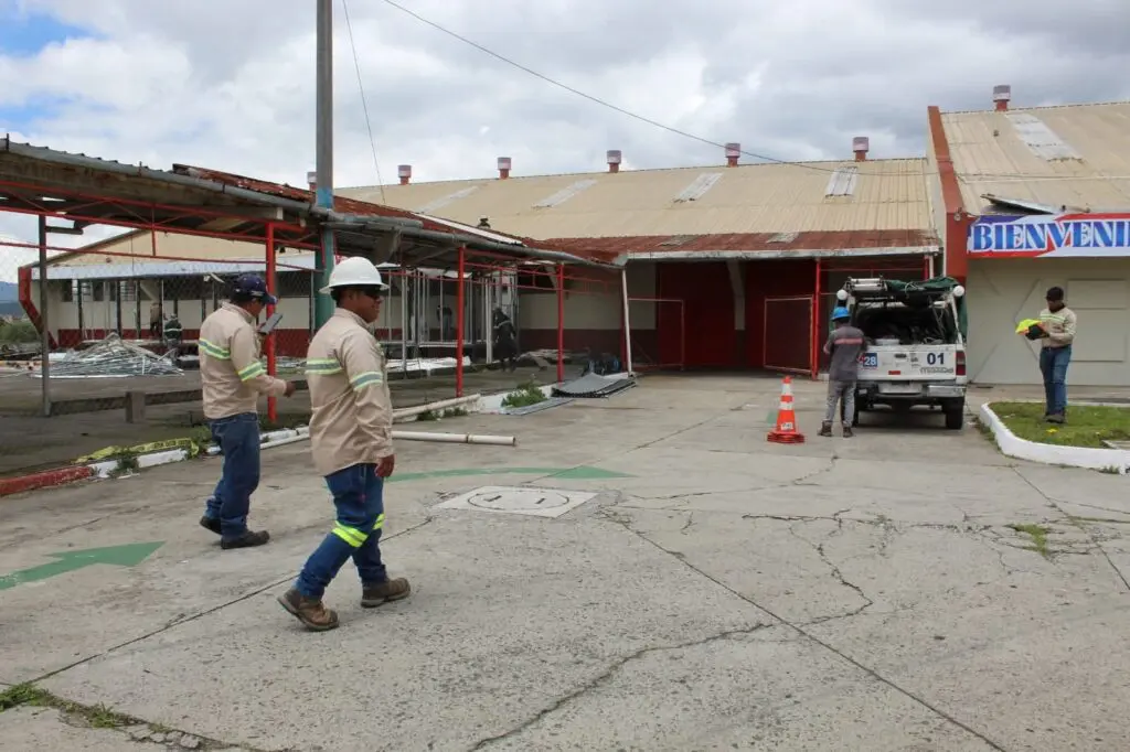 La empresa Sistemas Eléctricos Universales (Selun), conocida como Grupo Diversa, cambiará en 20 días las líneas eléctricas de los salones 2 y 3 del Centro de Ferias y Mercados de Quetzaltenango (Cefemerq).