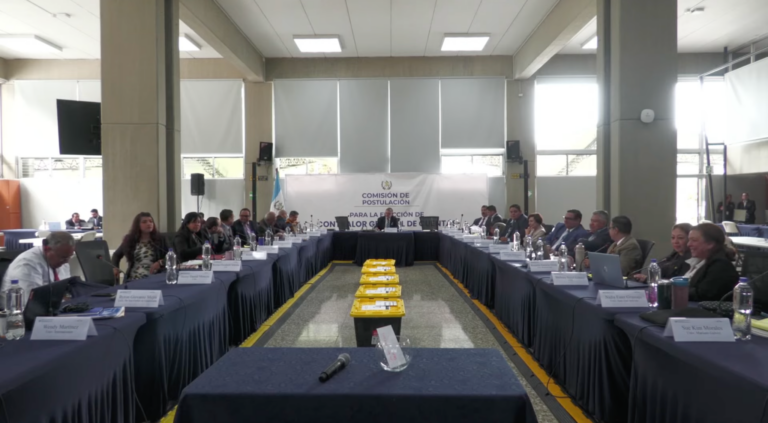 La comisión seleccionó a 15 profesionales, quienes deberán presentar sus propuestas ante la mesa evaluadora antes del envío de la nómina de seis al Congreso.