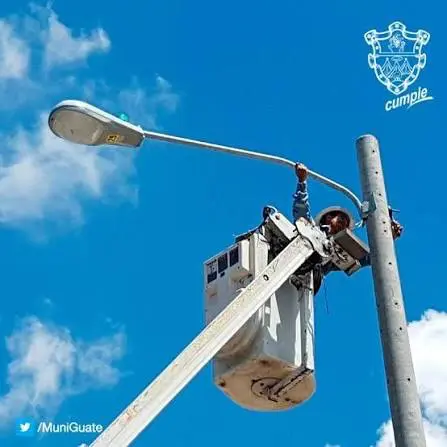 El proyecto contempla 25 mil luminarias inteligentes, mantenimiento y un sistema de telegestión durante el plazo del contrato. El proyecto se financiará con los ahorros generados por el menor consumo de energía.
