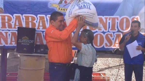 Rubelio Chavarría y Francisco Alonzo en un acto municipal. Foto: Facebook.