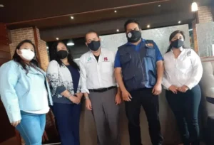 Además del parentesco entre los alcaldes de ambos municipios, en común tienen a Claudia Recinos: la síndico III de Morales Chávez (papá) y directora de Desarrollo Social de Morales Zuria (hijo).