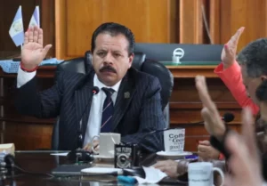 La municipalidad contrata a tres abogados que cada mes reciben Q60 mil a cada uno. Asesoran al alcalde Juan Fernando López.